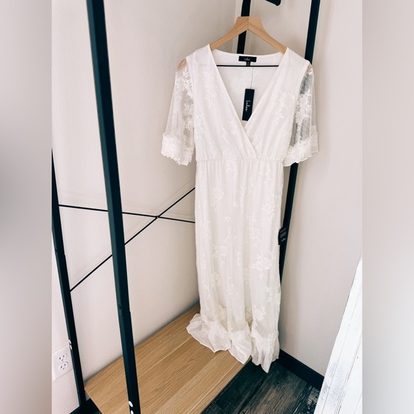 Lulu’s lace dress with sleeves - Picture 2 of 4